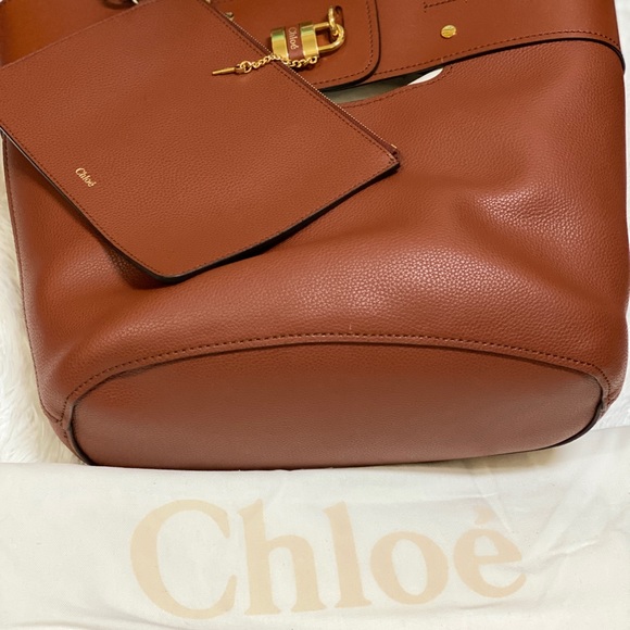 Chloe - Picture 5 of 7